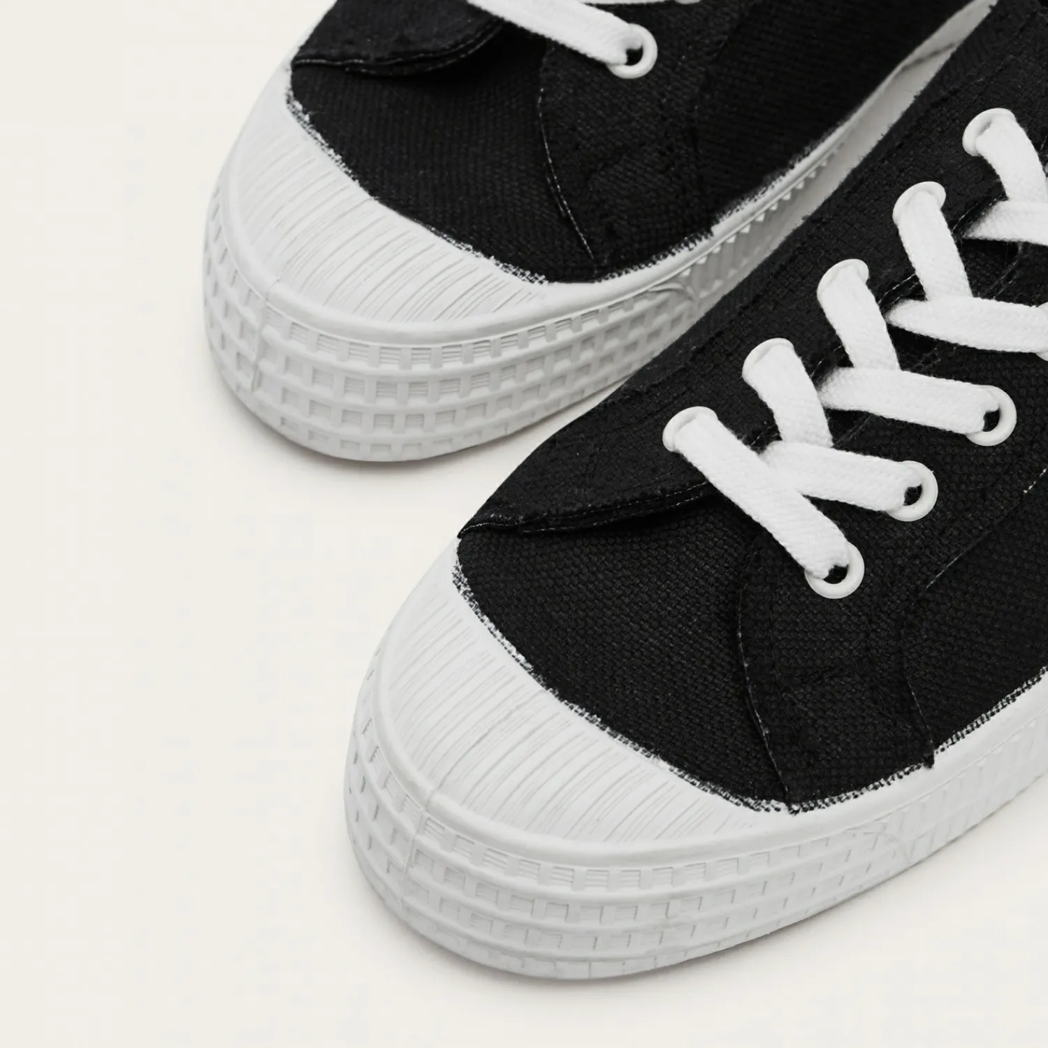 Sneakersy-Balagan Novesta Star Master Sneakersy Meskie Vegan, Czarne Na Bialym